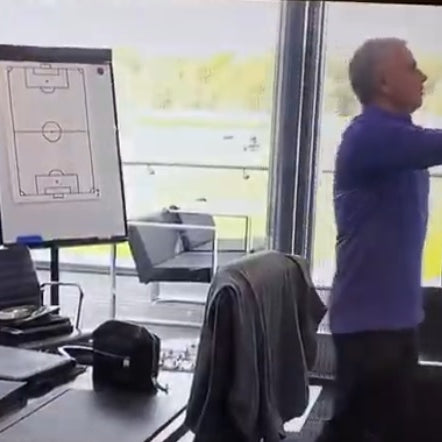 José Mourinho using Magic Whiteboard football coaching whiteboard