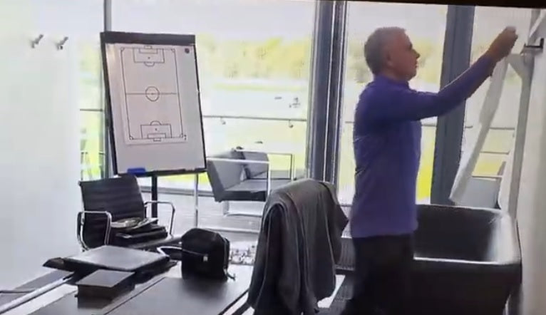 José Mourinho using Magic Whiteboard football coaching whiteboard